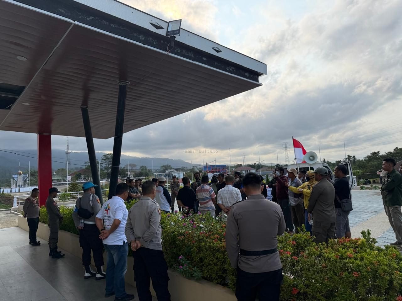 Aksi DPD LAKI-P 45 Sulawesi Tengah di Kantor Inspektorat dan Kejaksaan Negeri Morowali.