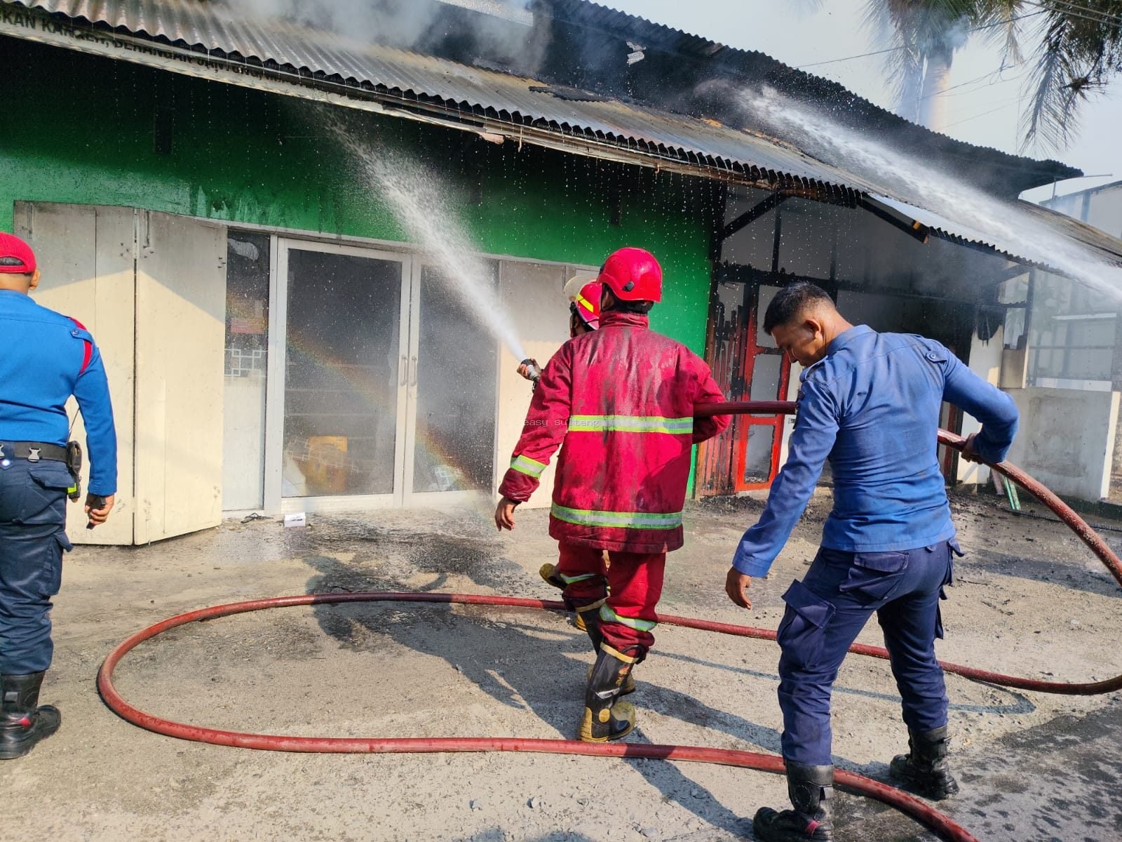 Kebakaran kios warung sayur masak di Jalan Sungai Lariang, Kelurahan Nunu, Kecamatan Tatanga, Kota Palu.
