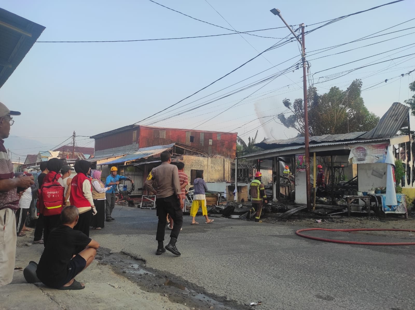 Kebakaran 5 bangunan usaha di Jalan Otista, Kelurahan Besusu Timur, Kecamatan Palu Timur, Kota Palu.