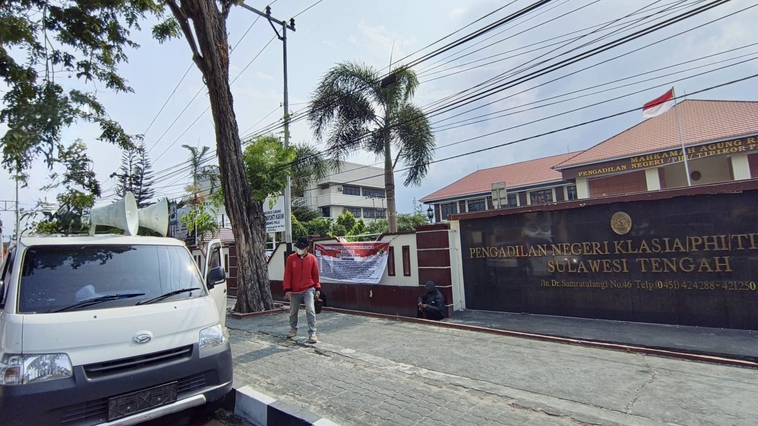 Aksi DPD LAKI-P 45 di Pengadilan Negeri Palu.